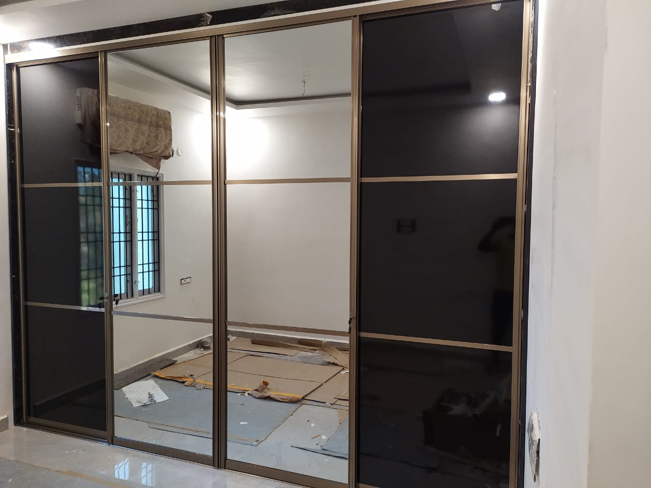 top-lacquer-glass-wardrobes-designs-dealers-manufacturers-in-noida-greater-noida-india